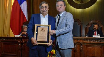 Dr. Cristhian Aguilera, académico del DIEE, recibió Premio Municipal de Concepción